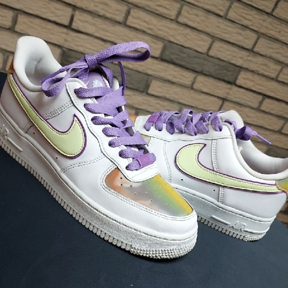 Nike Air Force One Low Women's White and Lavender Sneakers Sz 7 - Picture 2 of 10